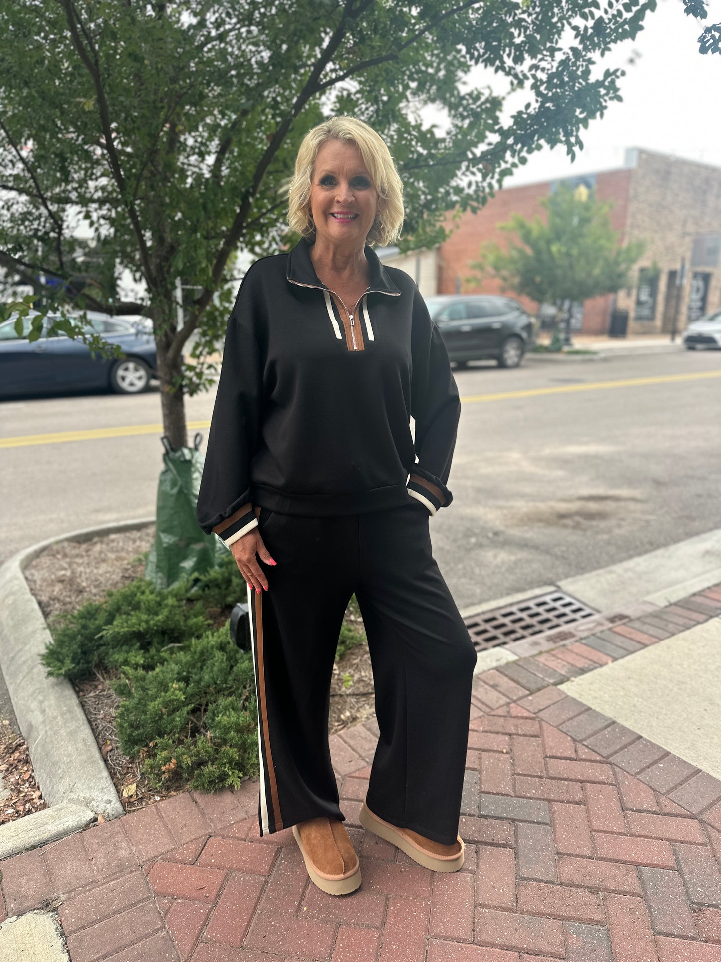 Long sleeves front zip up sweatshirt/pants with colorblock trim