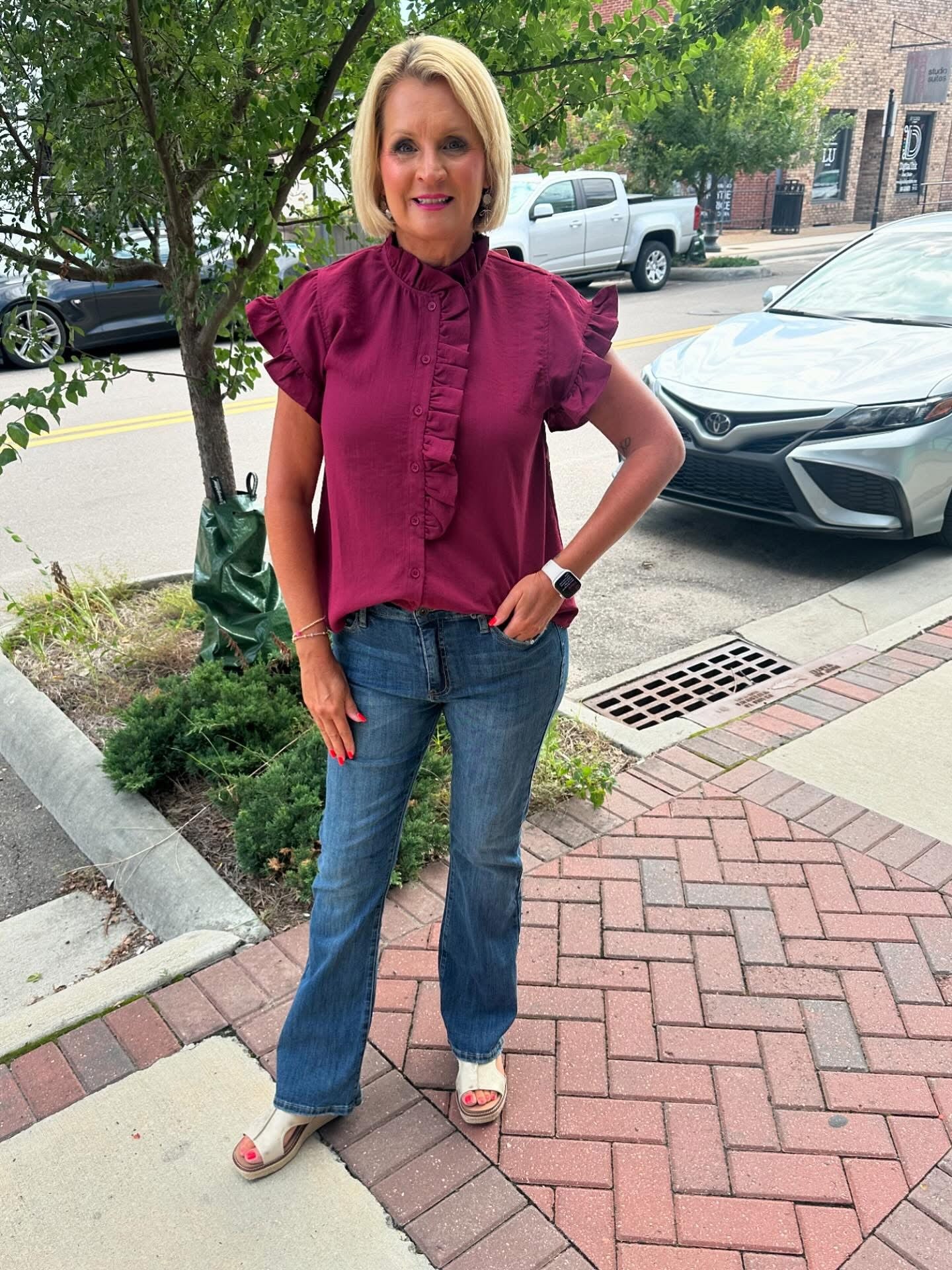 BURGUNDY RUFFLE ACCENT TOP