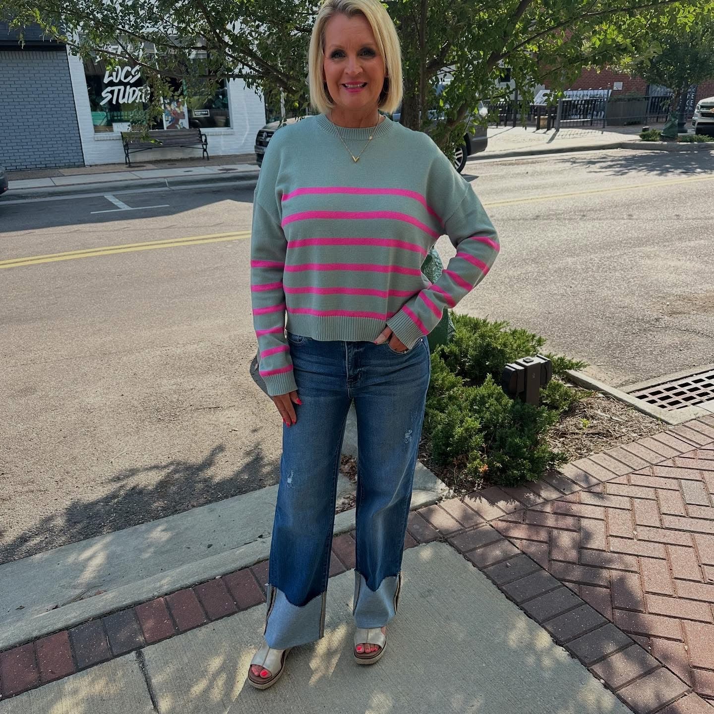 ANKLE WIDE-CUFFED JEANS