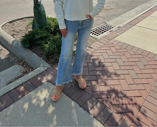 UNEVEN FRAY HEM JEANS