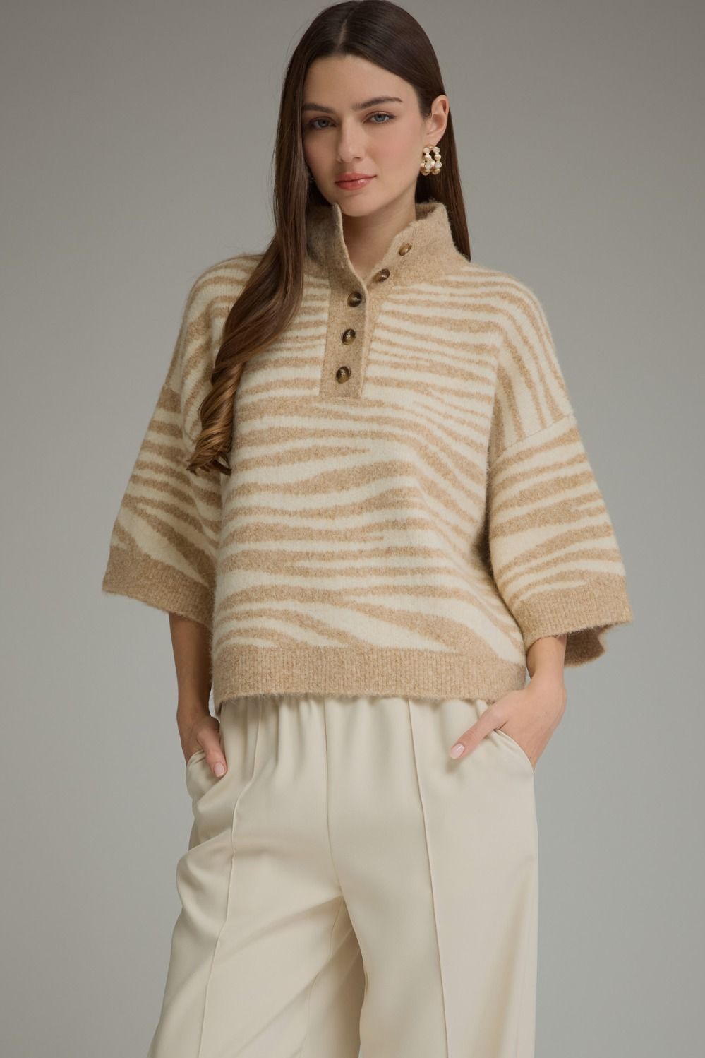 ECRU BROWN ABSTRACT ANIMAL SWEATER
