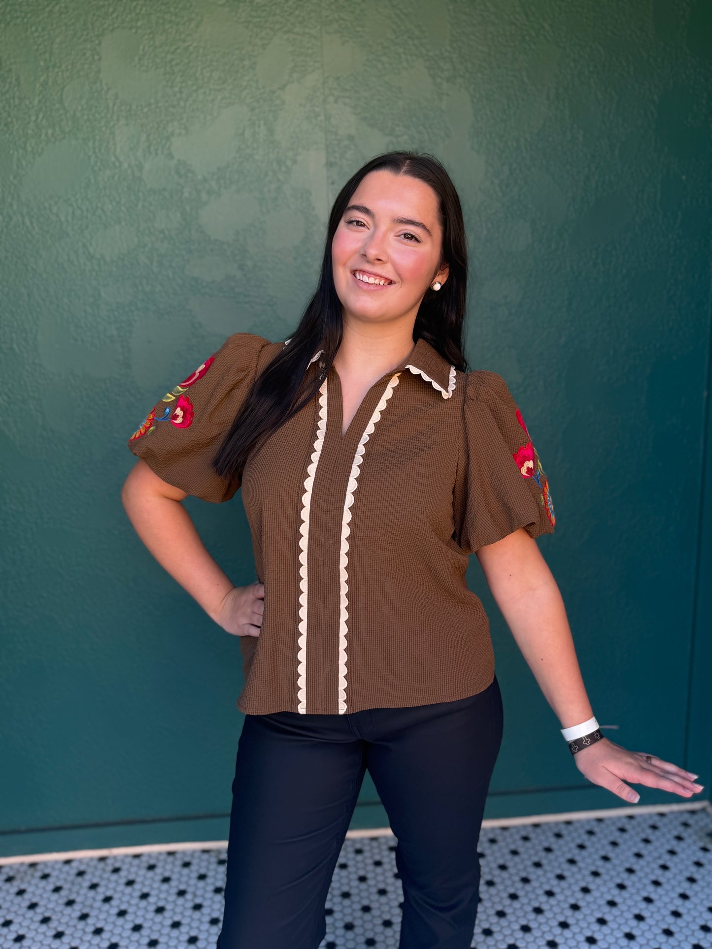 BROWN EMBROIDERED PUFF SL TOP