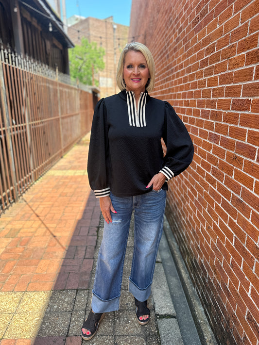 Long puff sleeves textured fabric.