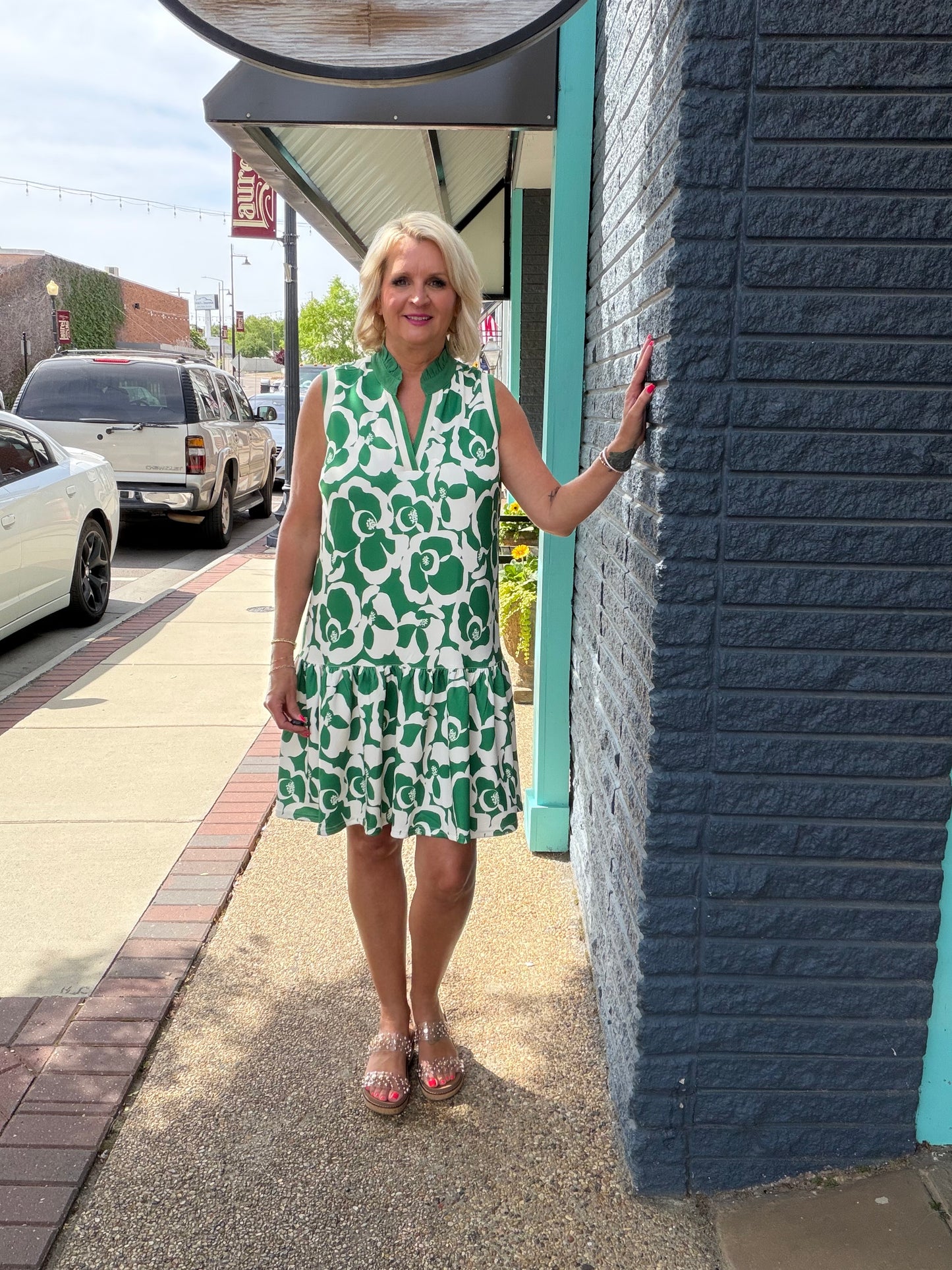 GREEN Floral Sleeveless Tiered Dress .