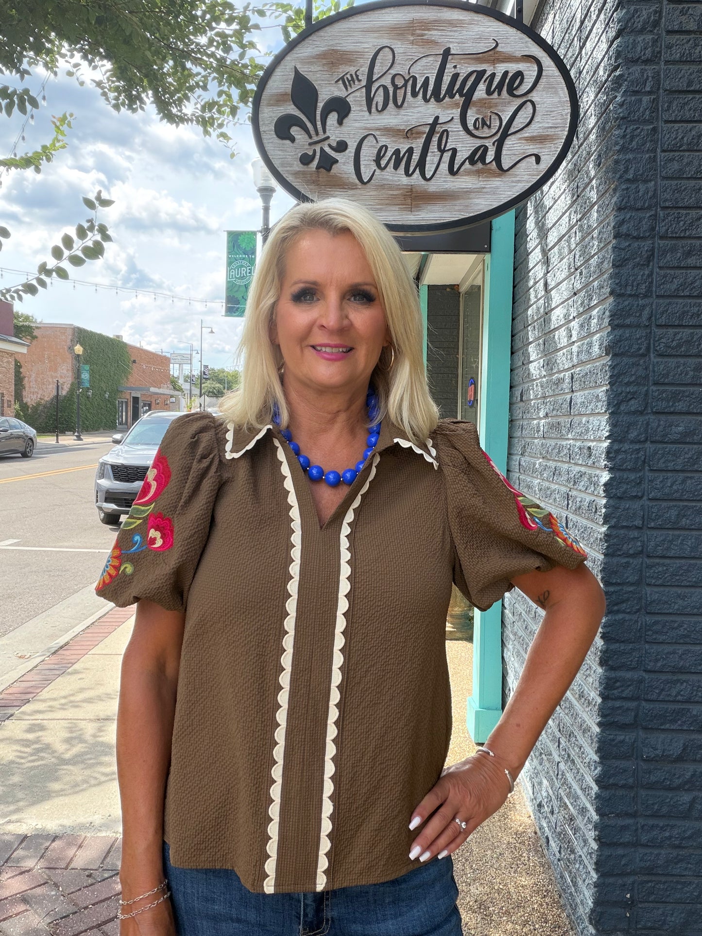 BROWN EMBROIDERED PUFF SL TOP