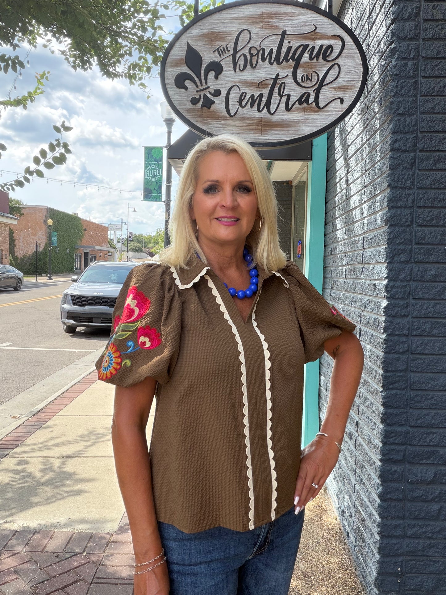 BROWN EMBROIDERED PUFF SL TOP