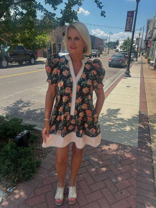 BLACK FLORAL PLEATED DR