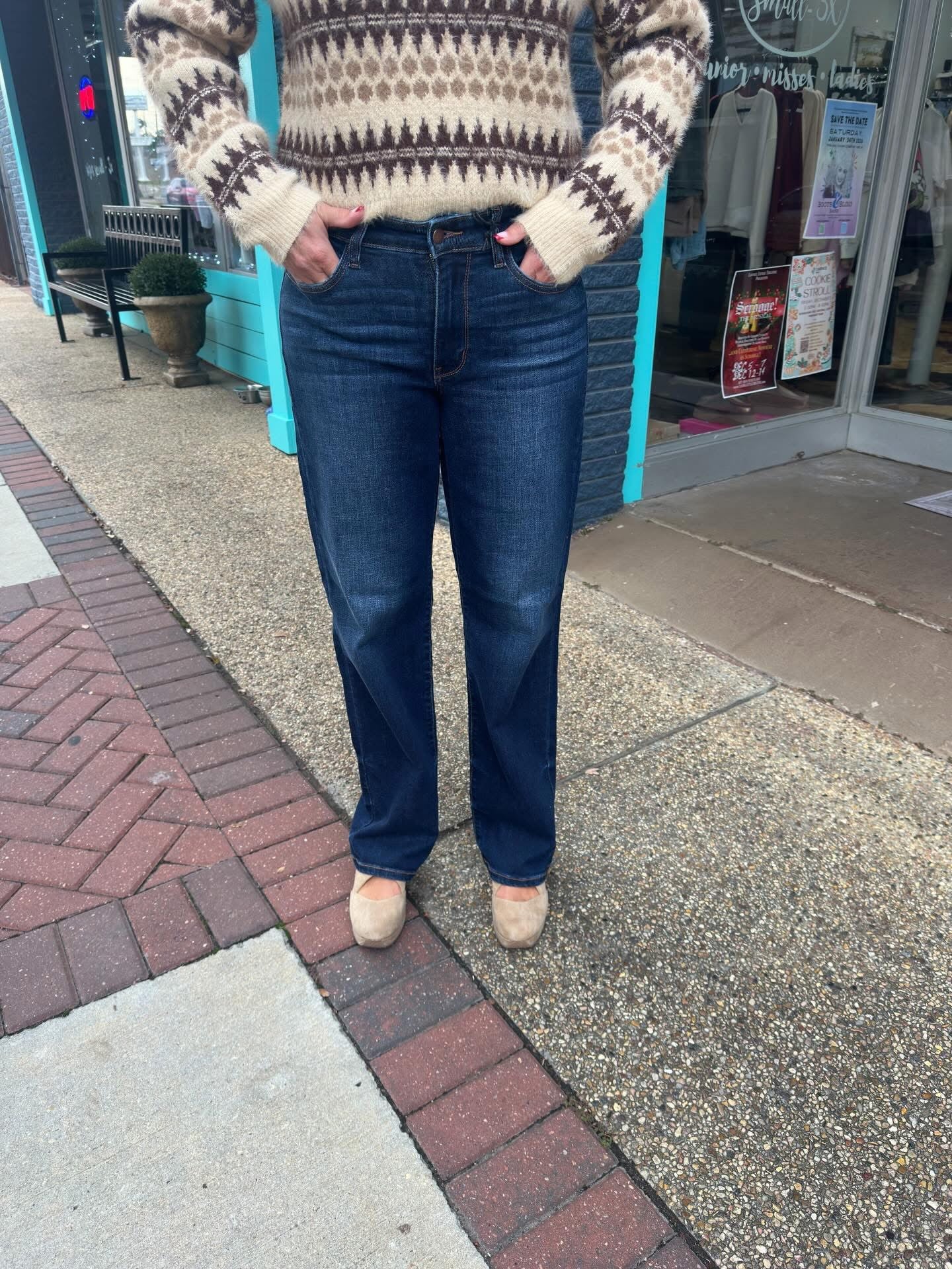 Dark Denim MR Straight Jean